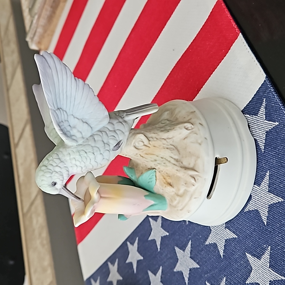 Crowning Touch Collection Hummingbird Music Box